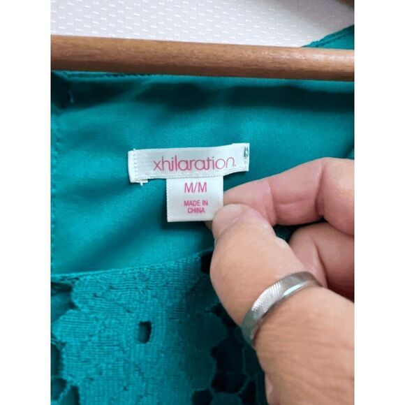 Xhiliration Green Lace Overlay Cap Skeeve Mini Stretch Dress Size Medium - Picture 3 of 6